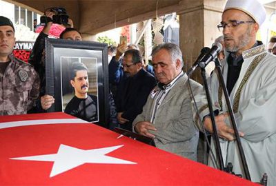 Şehit polisin cenaze namazını imam babası kıldırdı