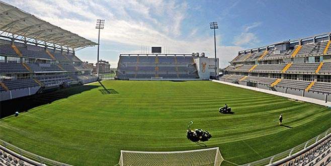 Azeri asıllı Rus iş adamının stadına alıcı çıkmadı