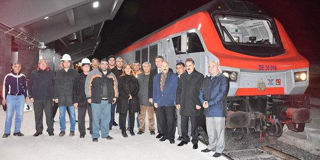 Bakü-Tiflis-Kars Demiryolu’nda ilk tren Kars’a ulaştı