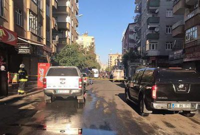 Otomobil, kontrol noktasında polise çarptı: 1 şehit