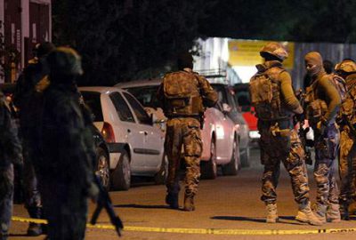 Polis AVM’ye operasyon düzenledi: 8 gözaltı