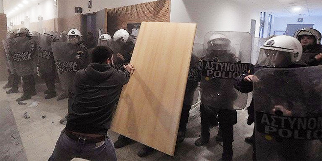 Mahkeme binası karıştı