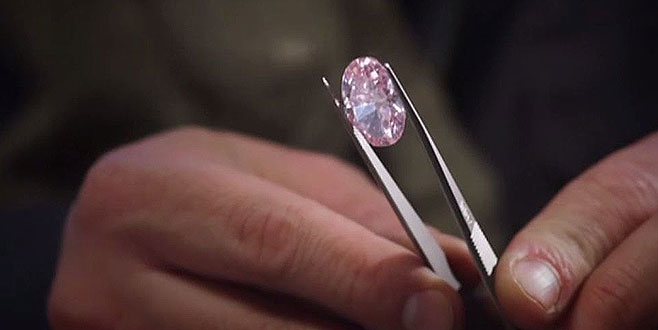 Pembe elmas ‘Picasso’ 27 milyon euroya satıldı