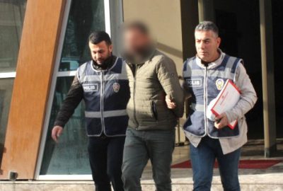 Diziyi izleyen polisler, aradıkları hırsızı ekranda görünce seti bastı