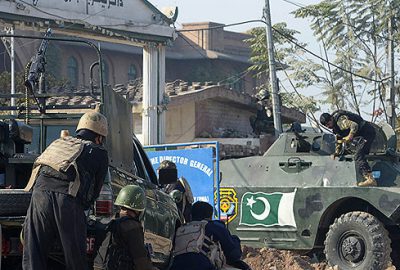 Pakistan’da burkalı saldırı: 9 ölü