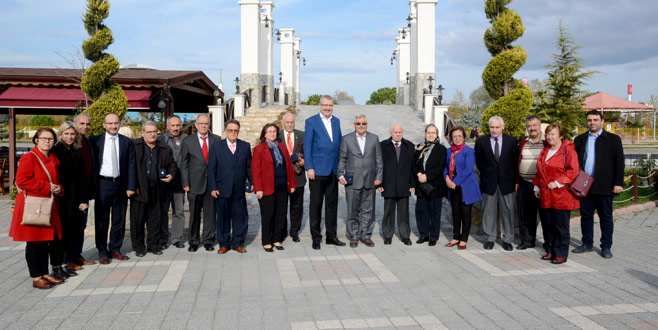 Belediyeden eğitimcilere vefa
