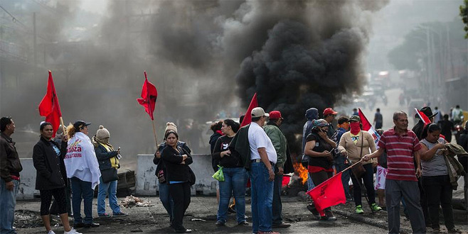 Muhalefet sokağa çıktı