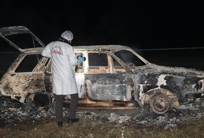 Yanmış otomobilde 2 ceset bulundu