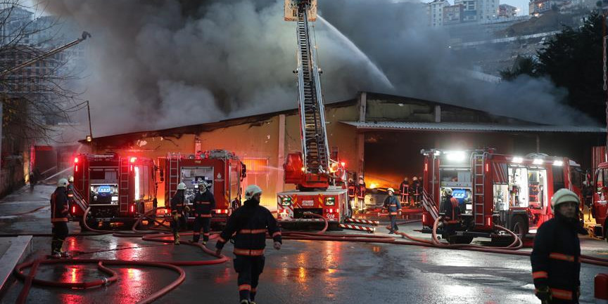 Beyaz eşya deposunda yangın