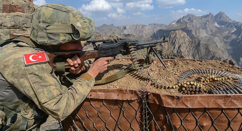 Bingöl'ün Karlıova ilçesine bağlı Çatak köyünde PKK'lı teröristlere yönelik operasyonda,