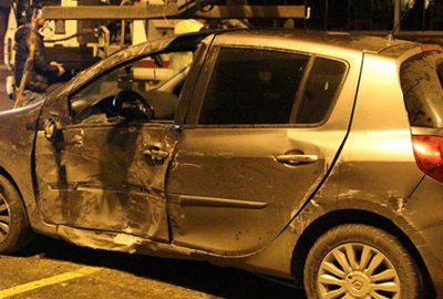 İçinde oturdukları aracın üzerine otomobil uçtu