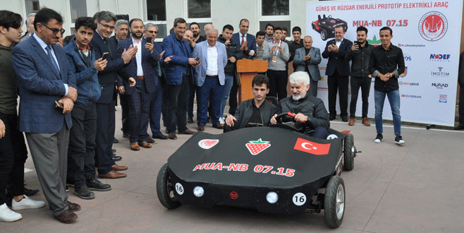 Güneş enerjisiyle çalışan araba ürettiler