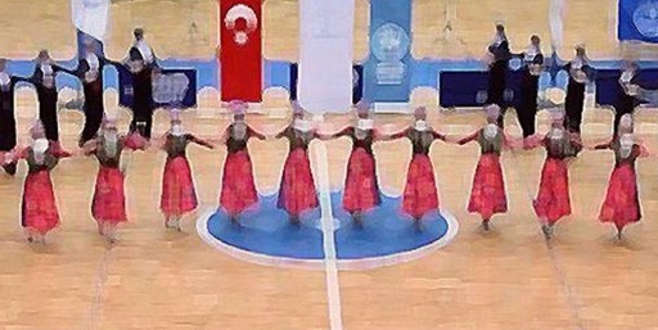 Halk oyunları yarışması için Macaristan’a gittiler, iltica ettiler