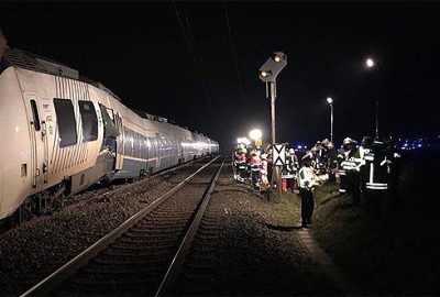 Almanya’da yük treni ile yolcu treni çarpıştı