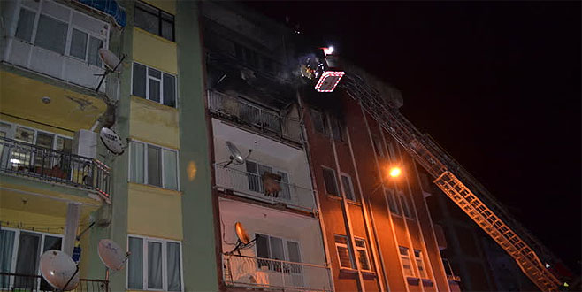 Bursa’da yangın! 5 kişi dumandan etkilendi