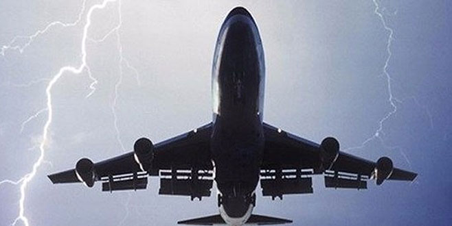 THY uçağına yıldırım isabet etti