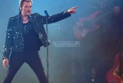 Ünlü şarkıcı hayatını kaybetti