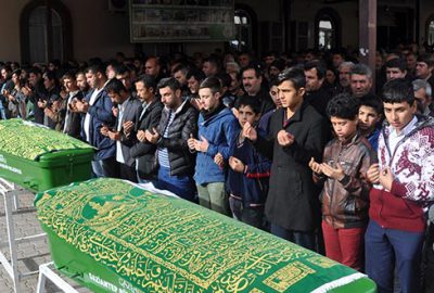 Kazada ölen sürücü ile anne ve babası yan yana defnedildi