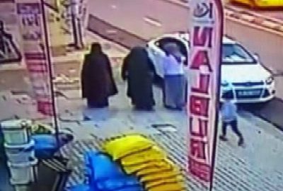 ‘Büyü var’ deyip eve girdiler, 20 bin lira alıp kaçtılar