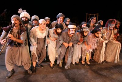 Bol alkışlı iki oyun sahnede