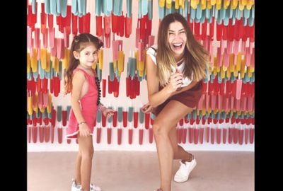 Kızıyla dondurma müzesinde