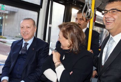 Cumhurbaşkanı Erdoğan elektrikli otobüsle Mabeyn Köşkü’ne gitti