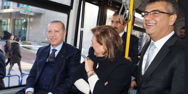 Cumhurbaşkanı Erdoğan elektrikli otobüsle Mabeyn Köşkü’ne gitti