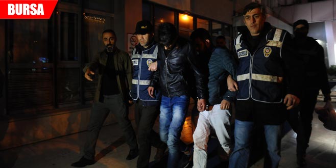 Sahte altınları kuyumcuya satma anı kamerada