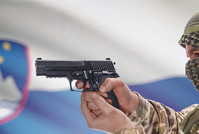 Slovenya’da gizli servis çalışanları greve gitti