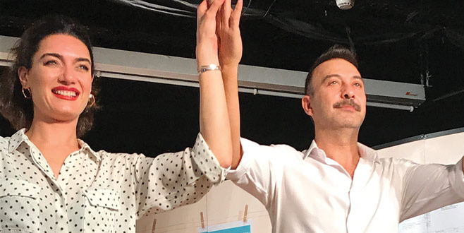 Morlukları makyajla kapattı