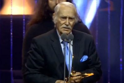 Oğlunun ödülünü alan duayen, konuşmasıyla herkesi duygulandırdı