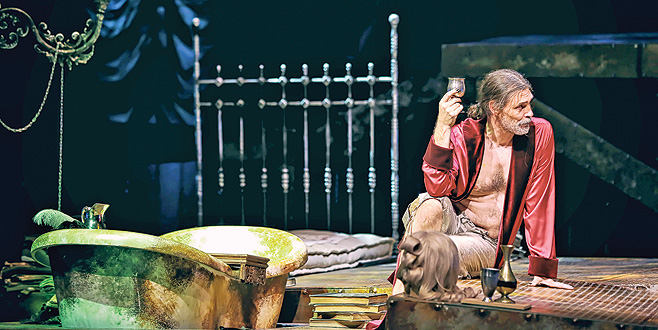 ‘Tiyatro şahane bir adrenalin’