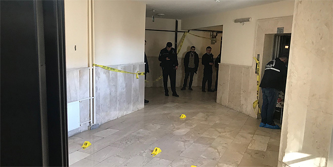 Eski eşinden ölü taklidi yaparak kurtuldu