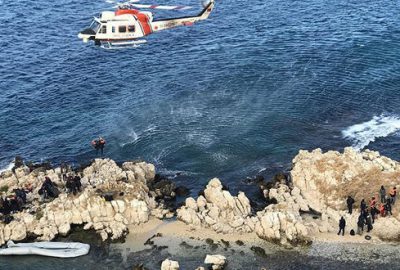 Kayalıklarda mahsur kalan göçmenler kurtarıldı