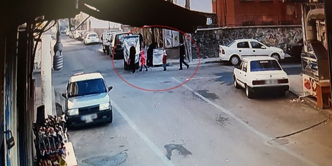 Hamile kadına çocuklarının yanında taciz