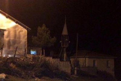 Öldürdüğü ağabeyinin cesediyle birlikte kendisini eve kilitledi