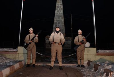 Eksi 12 derecede saygı nöbeti