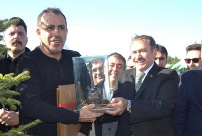 Bakan Eroğlu yazdı, Haluk Levent söyledi