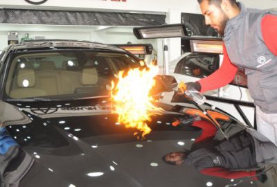 Araçları yakarak test ediyor