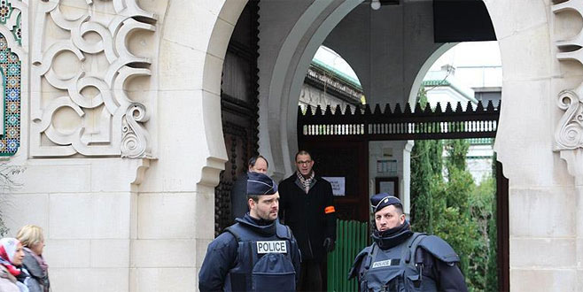 Fransa’da cami kapatıldı