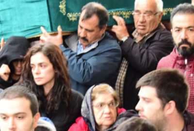 Özge Özprinçci’nin acı günü! Ayakta durmakta güçlük çekti