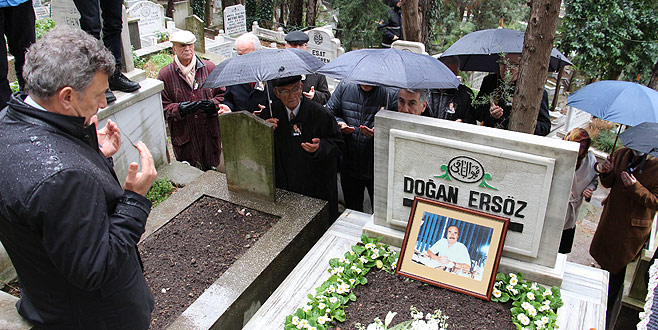 Doğan Ersöz yağmur altında anıldı