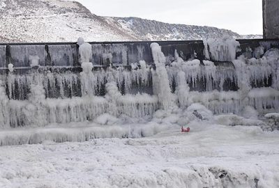 Soğuk hava barajı dondurdu