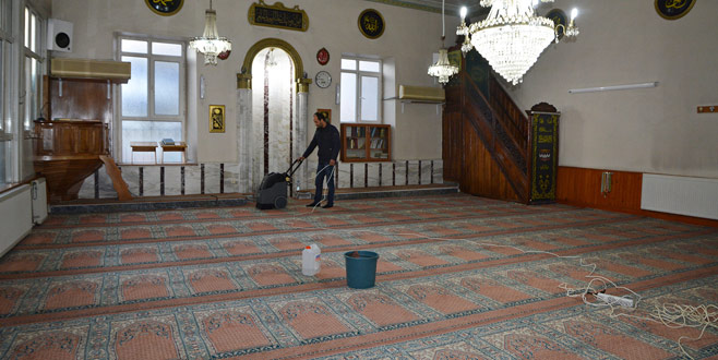 Belediyeden camilerde temizlik çalışması