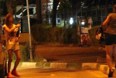 AYM’den emsal travesti kararı: Artık müşteri beklemek suç değil!