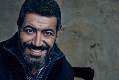 Ünlü şarkıcı hastaneye kaldırıldı!