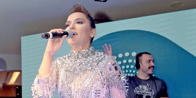 Okan çaldı Demet söyledi