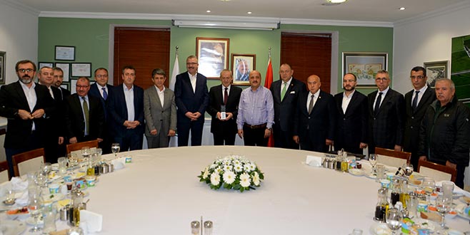 Karacabey Belediyesi’nden Sütaş’a plaket