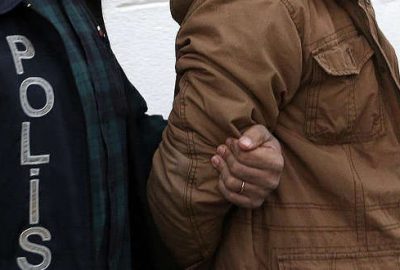 Kediye işkence yapan asker, polis yaralamaktan tutuklandı