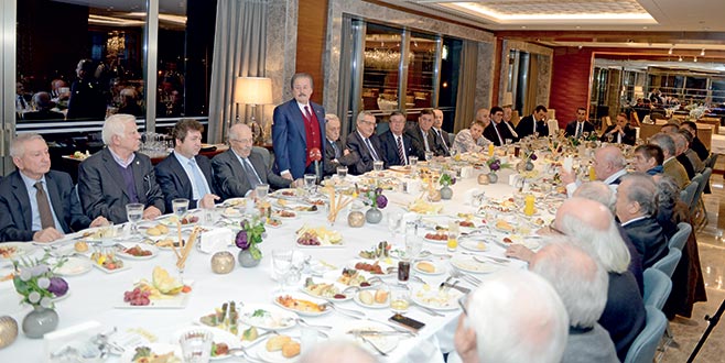 Eski dostların geleneksel buluşması Eski dostların geleneksel buluşması